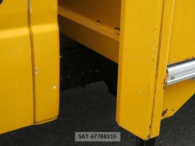Isuzu ELF TRUCK 2018-05 407025-24