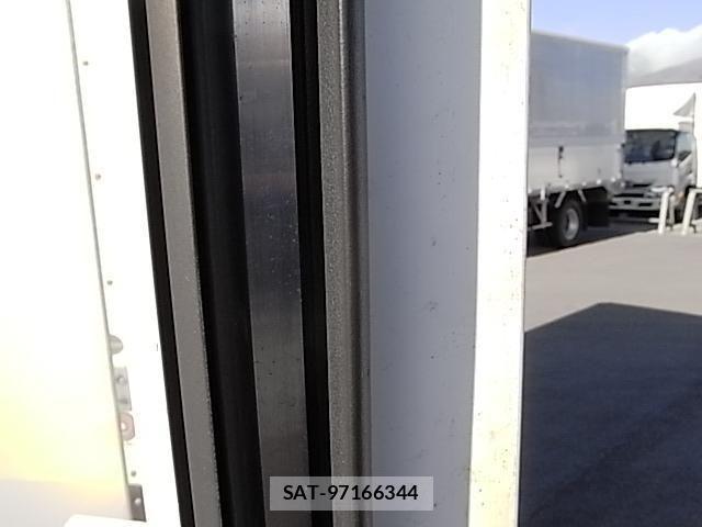 Isuzu ELF TRUCK 2015-12 1824209-7