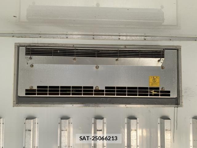 Isuzu ELF TRUCK 2011-11 1903600-12