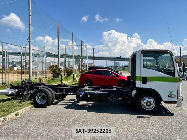 Isuzu ELF TRUCK 2021-03 3668126-3