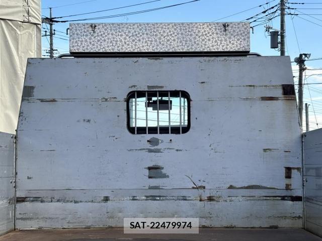 Isuzu ELF TRUCK 2013-10 3668198-11