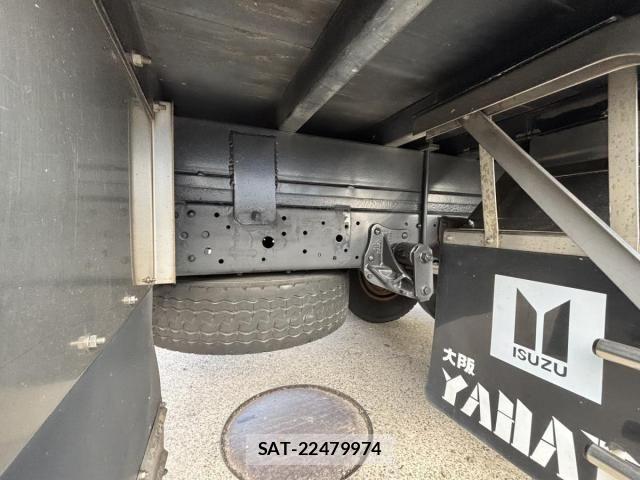 Isuzu ELF TRUCK 2013-10 3668198-24