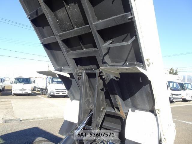 Isuzu ELF TRUCK 2023-10 3668068-3