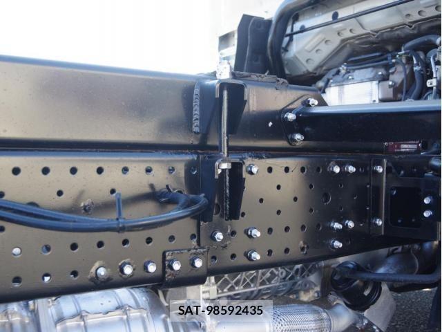 Isuzu ELF TRUCK 2019-04 3668056-5
