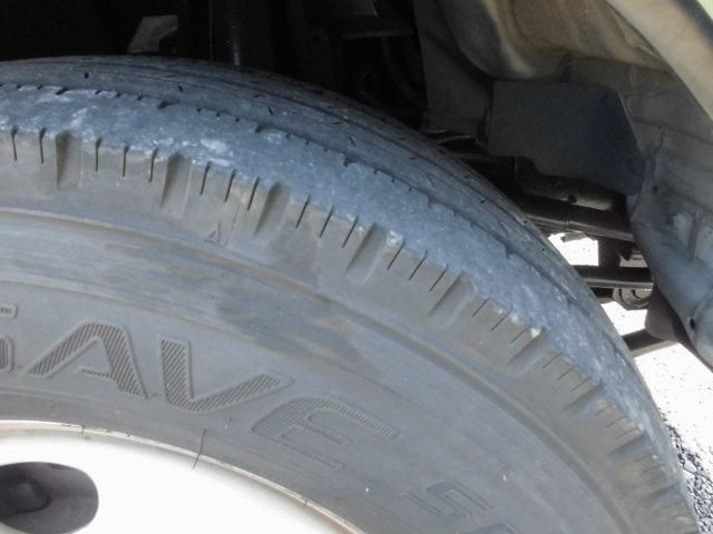 Isuzu ELF TRUCK 2011-03 3758420-21