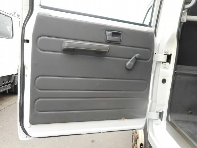 Isuzu ELF TRUCK 2011-08 3847232-21