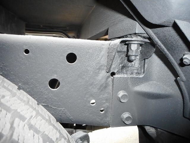 Isuzu ELF TRUCK 2011-08 3847232-24