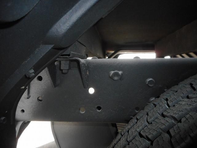 Isuzu ELF TRUCK 2011-08 3847232-25