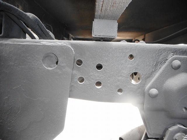 Isuzu ELF TRUCK 2011-08 3847232-26