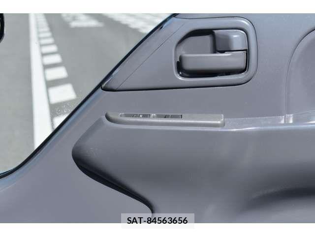 Isuzu ELF TRUCK 2012-07 4041562-9