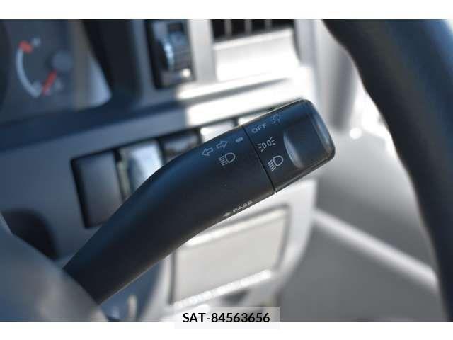 Isuzu ELF TRUCK 2012-07 4041562-12