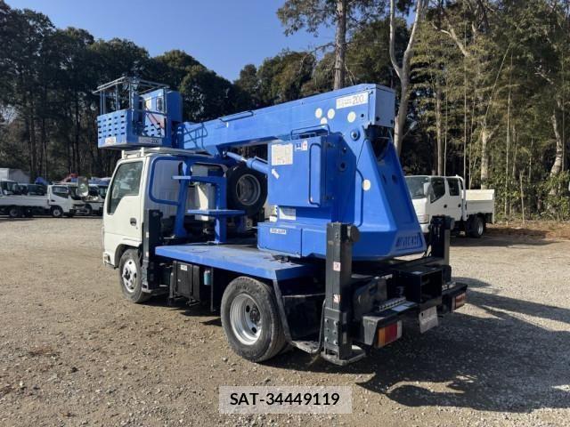 Isuzu ELF TRUCK 2012-08 4109358-3