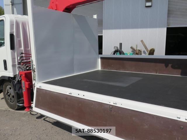 Isuzu ELF TRUCK 2017-04 4109283-12