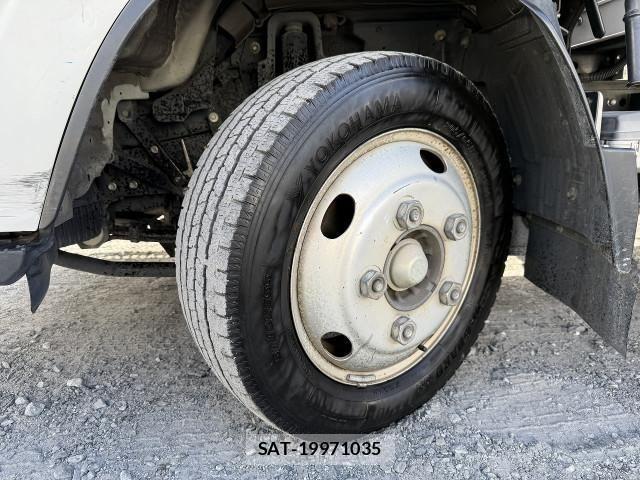 Isuzu ELF TRUCK 2018-01 4109361-11