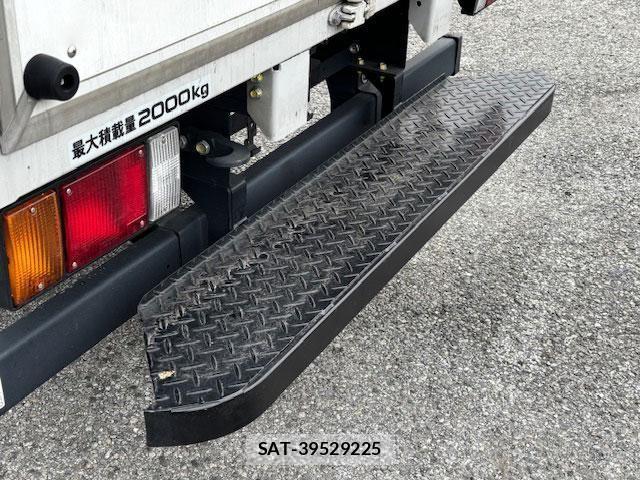 Isuzu ELF TRUCK 2023-04 4591407-12