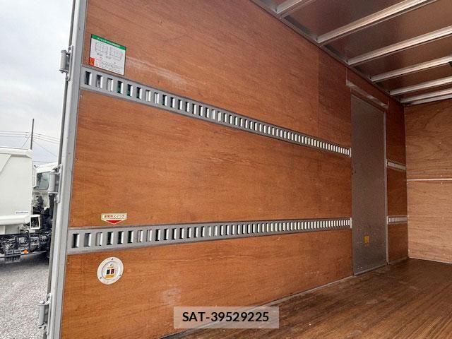 Isuzu ELF TRUCK 2023-04 4591407-7