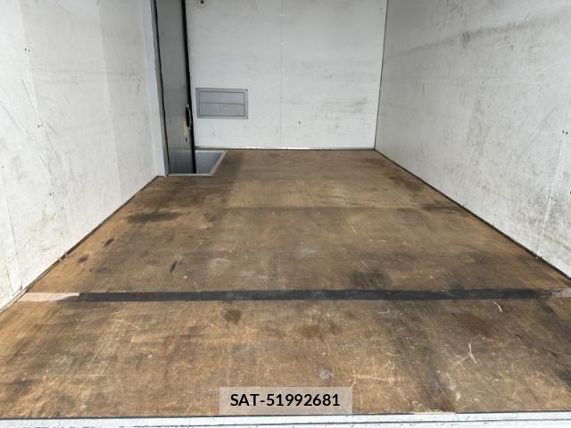 Isuzu ELF TRUCK 2019-10 4638792-13
