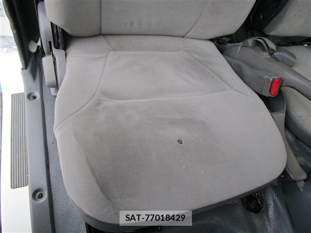 Isuzu ELF TRUCK 2012-08 4939637-15