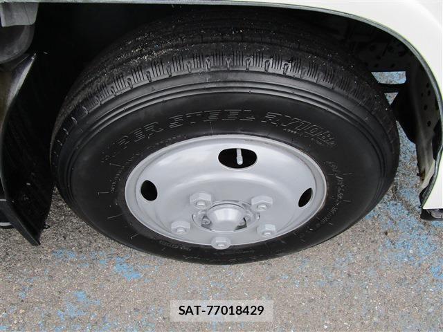 Isuzu ELF TRUCK 2012-08 4939637-19