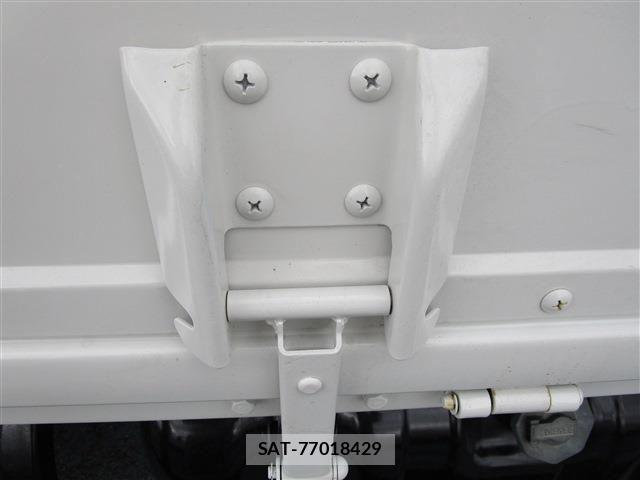 Isuzu ELF TRUCK 2012-08 4939637-26