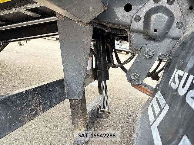 Isuzu ELF TRUCK 2010-04 4939641-10