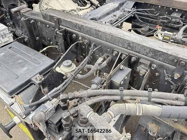 Isuzu ELF TRUCK 2010-04 4939641-16