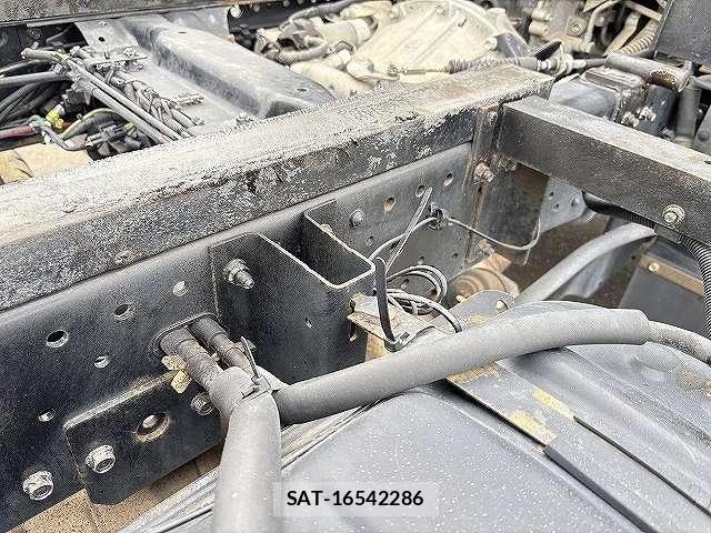 Isuzu ELF TRUCK 2010-04 4939641-17