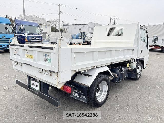 Isuzu ELF TRUCK 2010-04 4939641-2