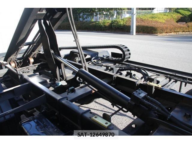 Isuzu ELF TRUCK 2017-06 5867116-22
