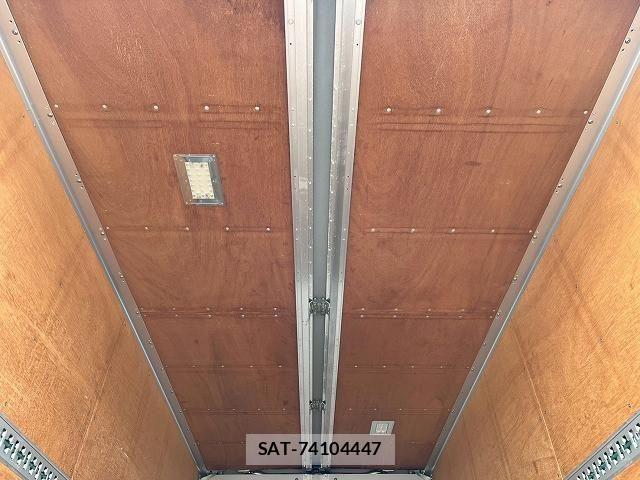 Isuzu ELF TRUCK 2014-01 5867163-15