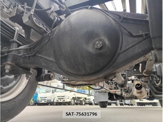 Isuzu ELF TRUCK 2020-05 6004622-11