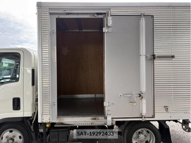 Isuzu ELF TRUCK 2013-05 6004819-9