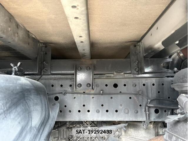 Isuzu ELF TRUCK 2013-05 6004819-12
