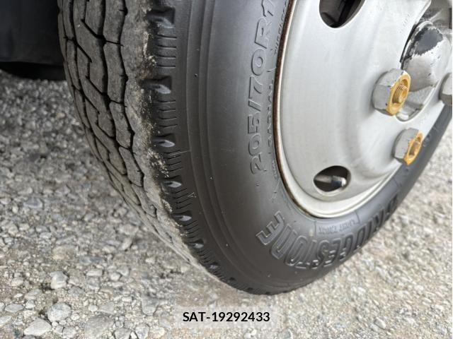 Isuzu ELF TRUCK 2013-05 6004819-13