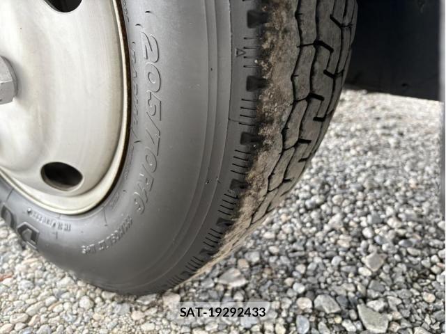 Isuzu ELF TRUCK 2013-05 6004819-14