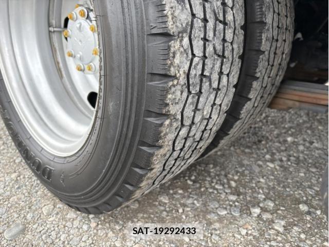 Isuzu ELF TRUCK 2013-05 6004819-16