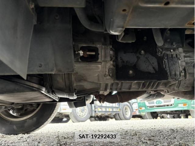 Isuzu ELF TRUCK 2013-05 6004819-18