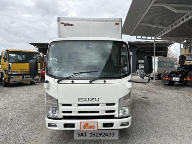 Isuzu ELF TRUCK 2013-05 6004819-1