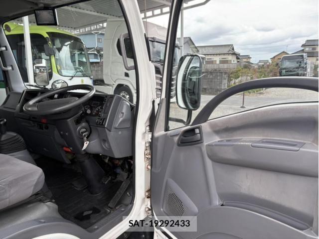 Isuzu ELF TRUCK 2013-05 6004819-19