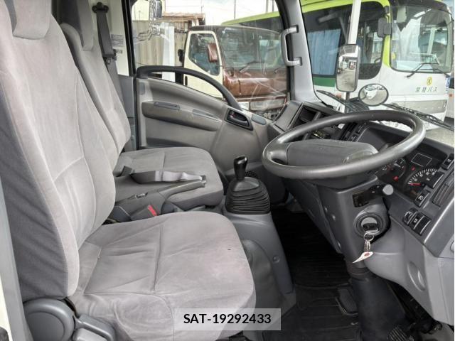 Isuzu ELF TRUCK 2013-05 6004819-21