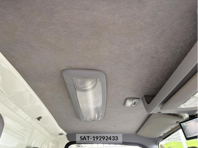 Isuzu ELF TRUCK 2013-05 6004819-22