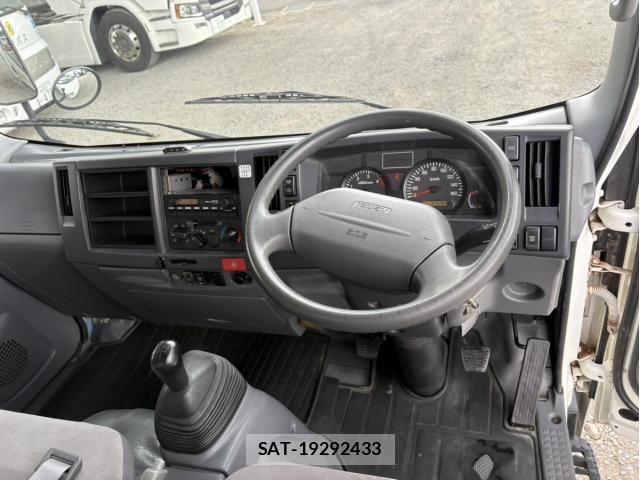 Isuzu ELF TRUCK 2013-05 6004819-23