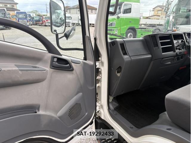 Isuzu ELF TRUCK 2013-05 6004819-24