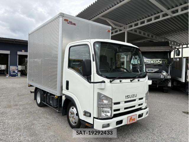 Isuzu ELF TRUCK 2013-05 6004819-2