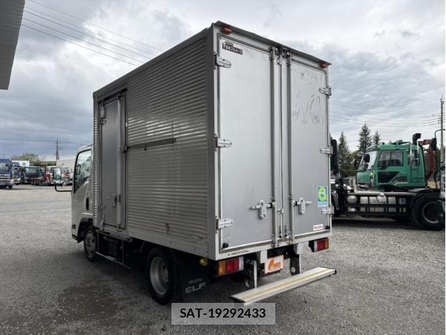 Isuzu ELF TRUCK 2013-05 6004819-4