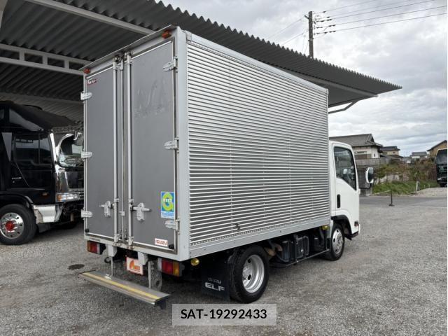 Isuzu ELF TRUCK 2013-05 6004819-6