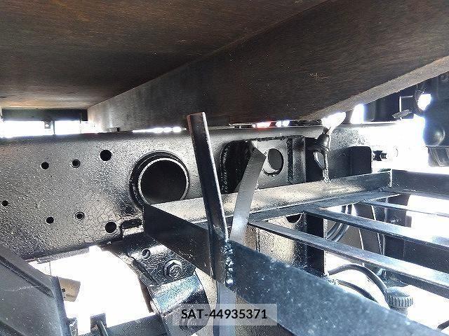 Isuzu ELF TRUCK 1996-02 6004718-16