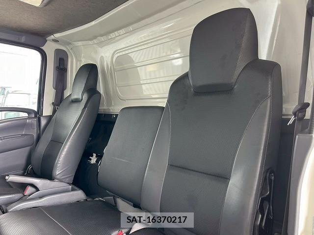 Isuzu ELF TRUCK 2019-03 6004782-23
