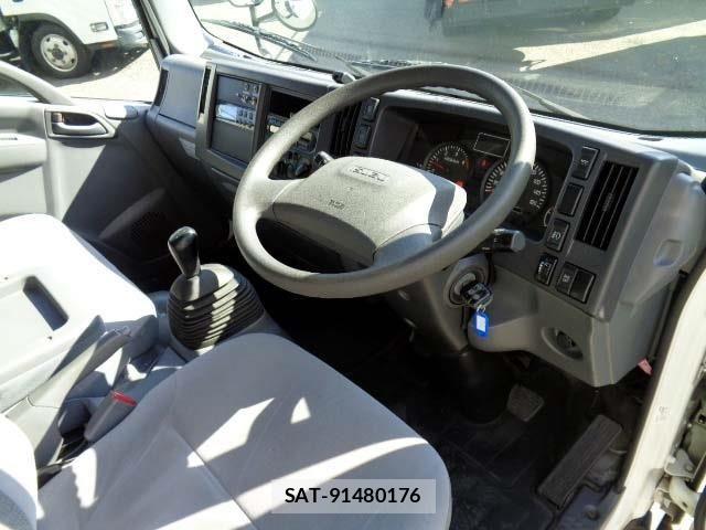 Isuzu ELF TRUCK 2017-03 6135138-2