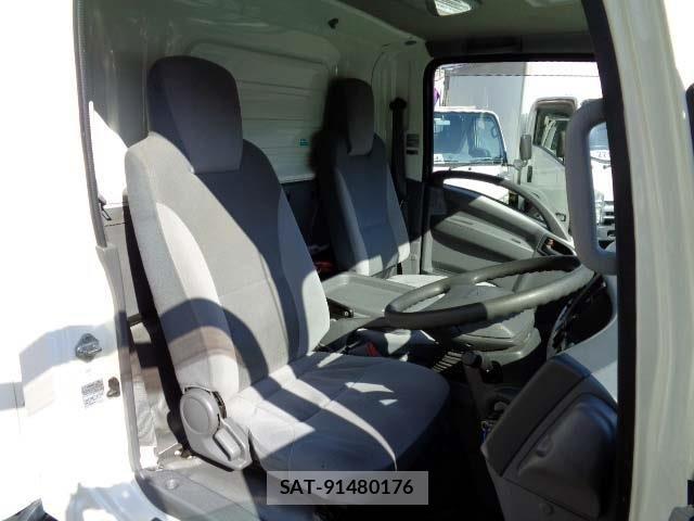 Isuzu ELF TRUCK 2017-03 6135138-4